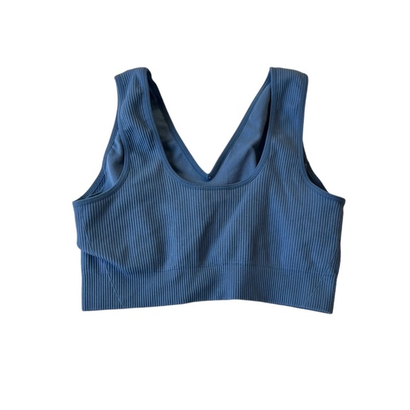 PrettyLittleThing Crop Top size M - Picture 2 of 3